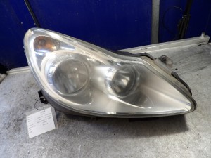 Opel Corsa D lampa przednia prawa 13186382 89313300