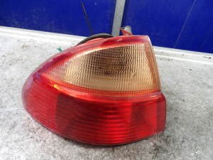 Toyota Avensis I lampa tylna lewa