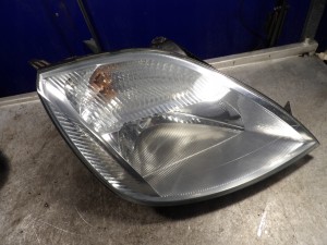 Ford Fiesta MK5 lampa przednia prawa 2S6X-13W029-AJ