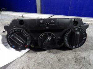 Skoda Octavia II panel nawiewu, klimatyzacji 1Z0820047D K0085HB008864-00