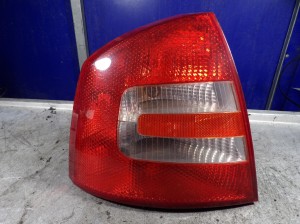 Skoda Octavia II lampa tylna lewa 1Z5945095A 1Z5945111A liftback