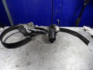 Mercedes 124 mechanizm wycieraczek przód 2,2B 0390241425