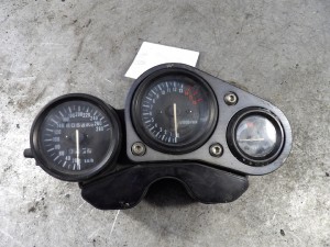 Suzuki GSX 750 licznik