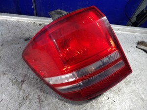 Dodge Journey lampa tylna lewa 2,4B