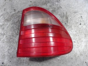 Mercedes W210 lampa tylna prawa A2108204864 kombi
