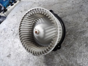 Mazda Demio II wentylator dmuchawy 1,4B GJ8AA02