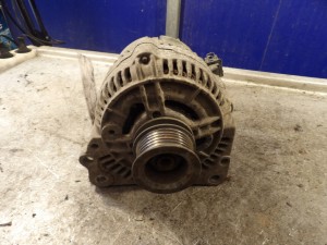 Volkswagen Golf III alternator 1,3B 028903025H 0123310001