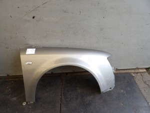 Audi A4 B6 błotnik prawy sedan