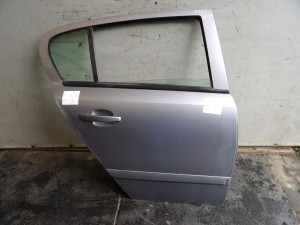 Opel Astra H drzwi tylne prawe Z163