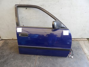 Toyota Corolla E11 drzwi przednie prawe 8M4