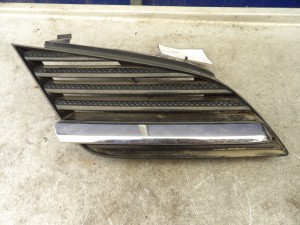 Nissan Primera P12 atrapa prawa strona