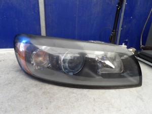 Volvo C30 2,0 lampa przednia prawa xenon