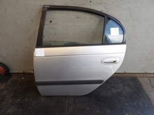 Toyota Avensis I T22 drzwi tylne lewe