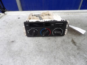 Toyota Avensis T22 panel sterowania