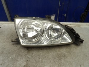 Toyota Avensis T22 lampa przednia prawa