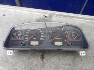 Toyota Avensis T22 liczniki zegary