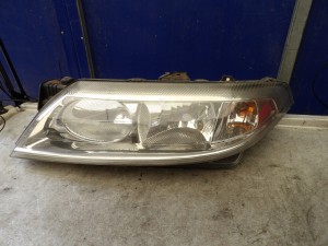 Renault Laguna II lampa przednia lewa