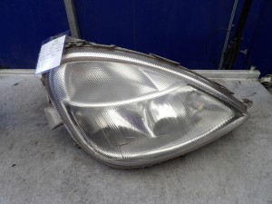Mercedes A160 lampa przednia prawa