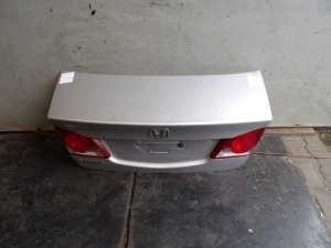 Honda Civic VIII klapa bagażnika sedan NH700M
