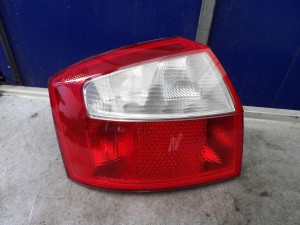 Audi A4 b6 lampa tylna lewa sedan