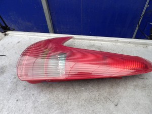Peugeot 206 kombi lampa tylna lewa
