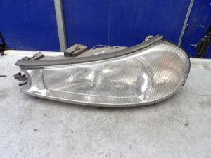 Ford Mondeo MK2 lampa przednia lewa