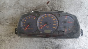 Zegary, liczniki Daihatsu YRV