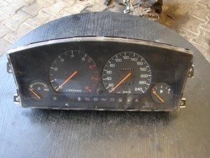 Zegary, liczniki Mazda 626 III 2,2B