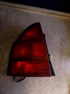 MAZDA 323P BA - LAMPA TYŁ LEWA