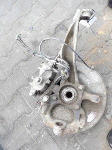 Zwrotnica przednia lewa Land Rover Discovery III