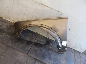 Błotnik przód lewy Land Rover Discovery III L7MTA