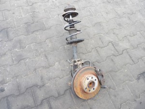 Mcpherson zwrotnica Przód prawy Dacia Logan II 1,2