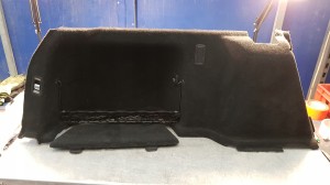 MERCEDES C W205 BOCZEK BAGAŻNIKA A2056900144 9J28