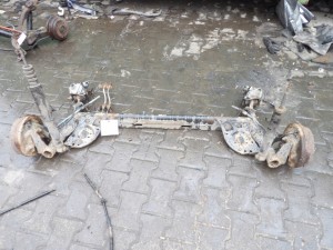 Oś tylna belka Renault Clio III 1,2-16V