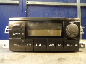 Panel nawiewu, klimatyzacji Mazda Premacy FL CB82D