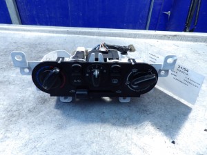 Mazda 323F panel nawiewu, klimatyzacji